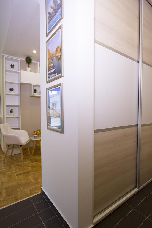 Lux Life Apartment Belgrado Esterno foto
