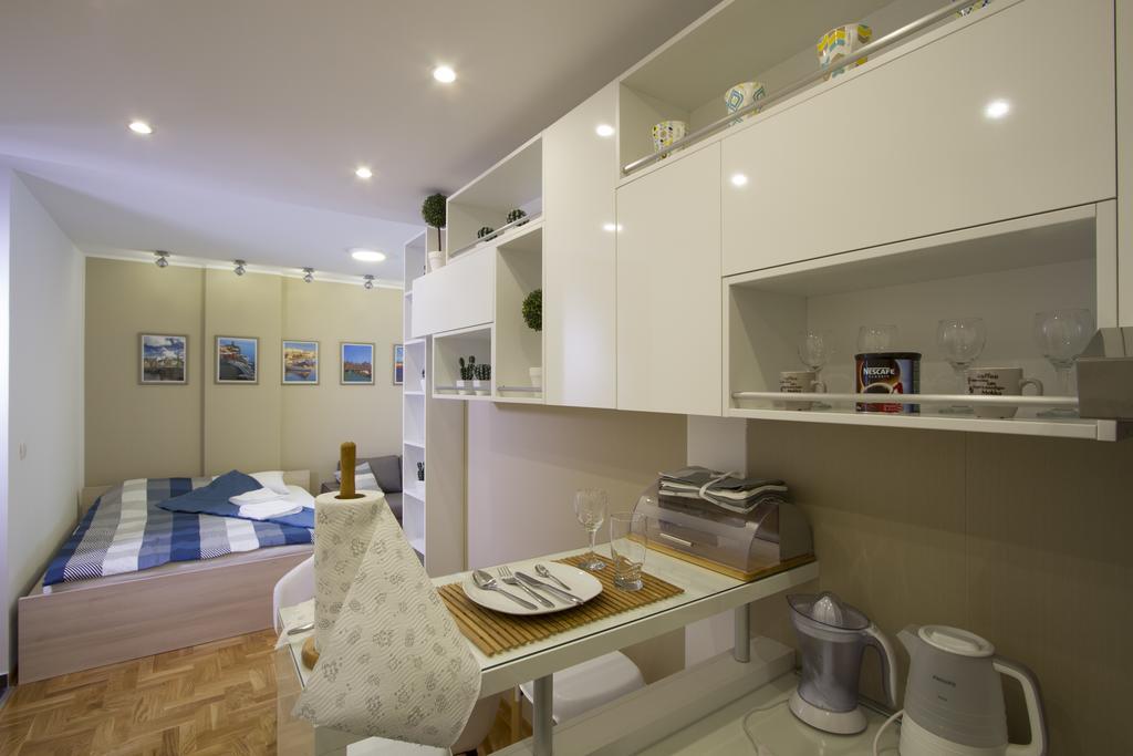 Lux Life Apartment Belgrado Esterno foto