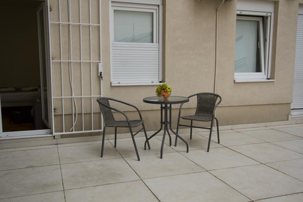 Lux Life Apartment Belgrado Esterno foto