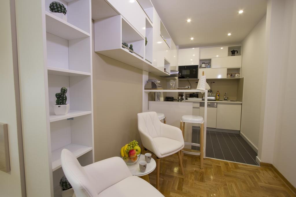 Lux Life Apartment Belgrado Esterno foto